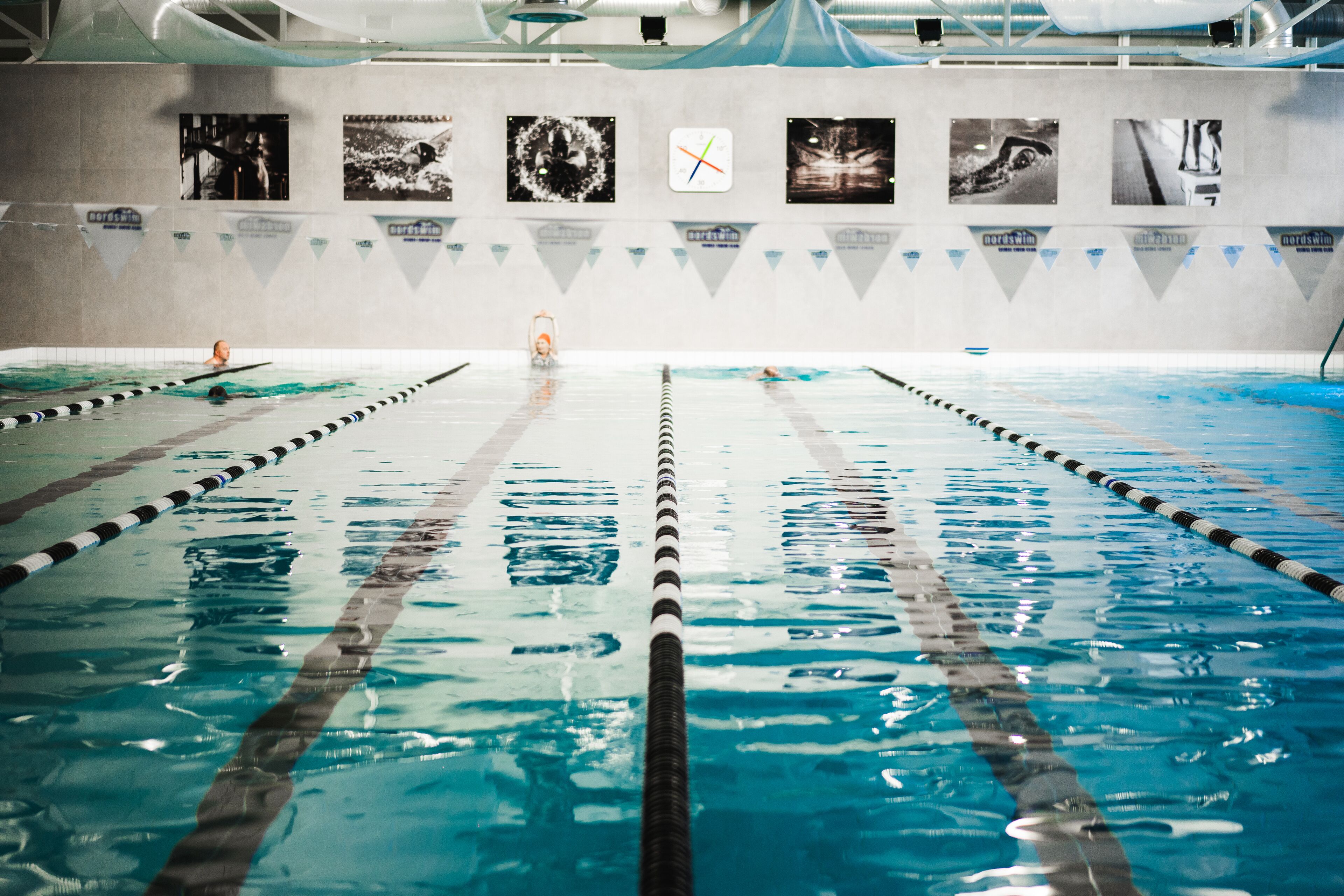 من حمّامات السباحة المغطاة، حمّام سباحة خارجي