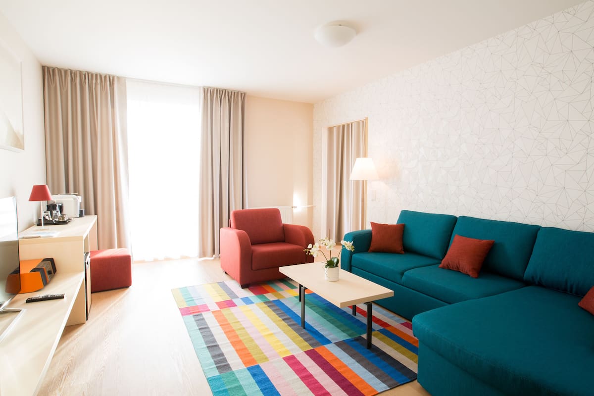 Suite | In-room safe, desk, iron/ironing board, free cots/infant beds
