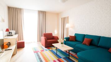 Coffres-forts dans les chambres, bureau, fer et planche à repasser