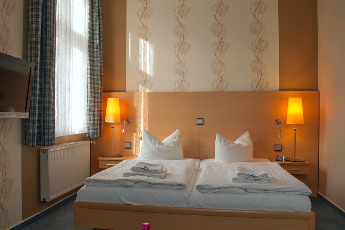 1 bedroom, desk, iron/ironing board, cots/infant beds