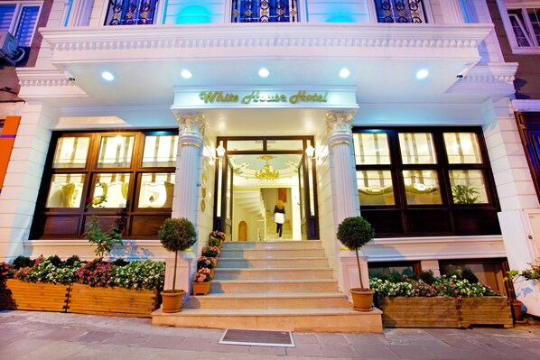 Property entrance - White House Hotel Istanbul (Istanbul)