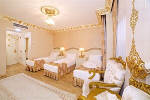 Minibar, in-room safe, desk, soundproofing - White House Hotel Istanbul (Istanbul)