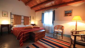 Habitación Confort doble, vistas al jardín | Sábanas de algodón egipcio y ropa de cama de alta calidad