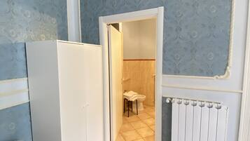 Suite Junior | Salle de bain | Articles de toilette gratuits, sĂšche-cheveux, peignoirs, bidet