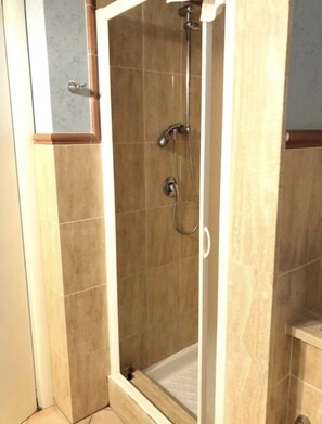 Triple Room | Bathroom | Free toiletries, hair dryer, bathrobes, bidet - Dimora Annulina B&B (Palermo)