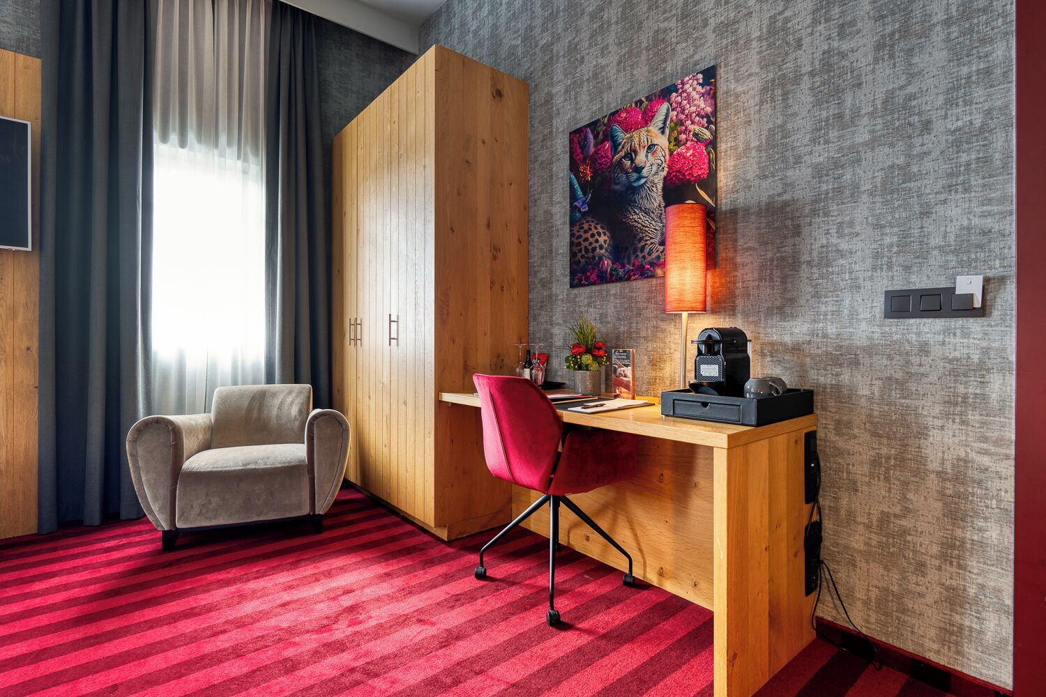 honeymoon suite | minibar, in-room safe, desk, laptop workspace