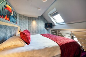 Minibar, coffre-fort, bureau