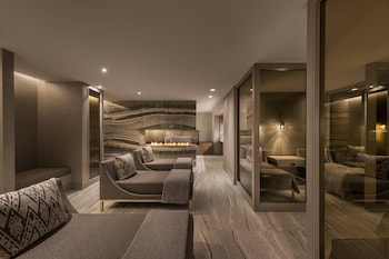 Couples treatment rooms, body treatments, hydrotherapy, aromatherapy at The Canyon Suites at The Phoenician, Luxury Collection