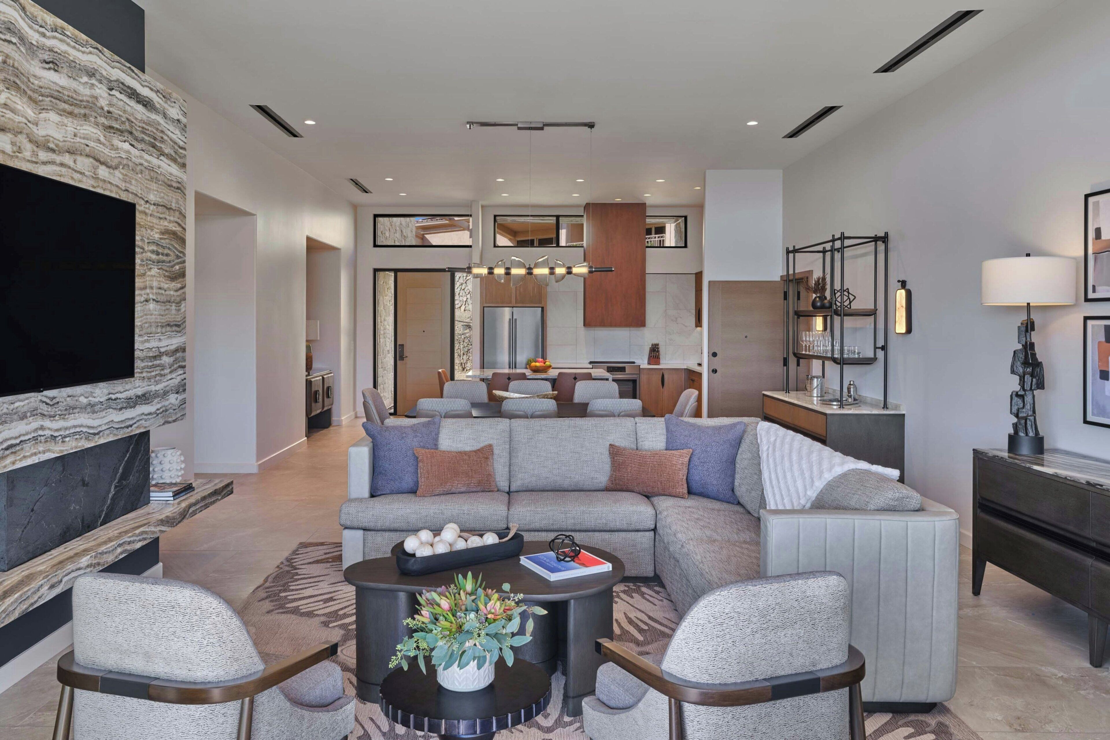 En 42-tommers LCD-TV med kabel-kanaler samt TV og DVD-spiller