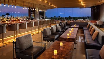 8 restaurants, lunch served