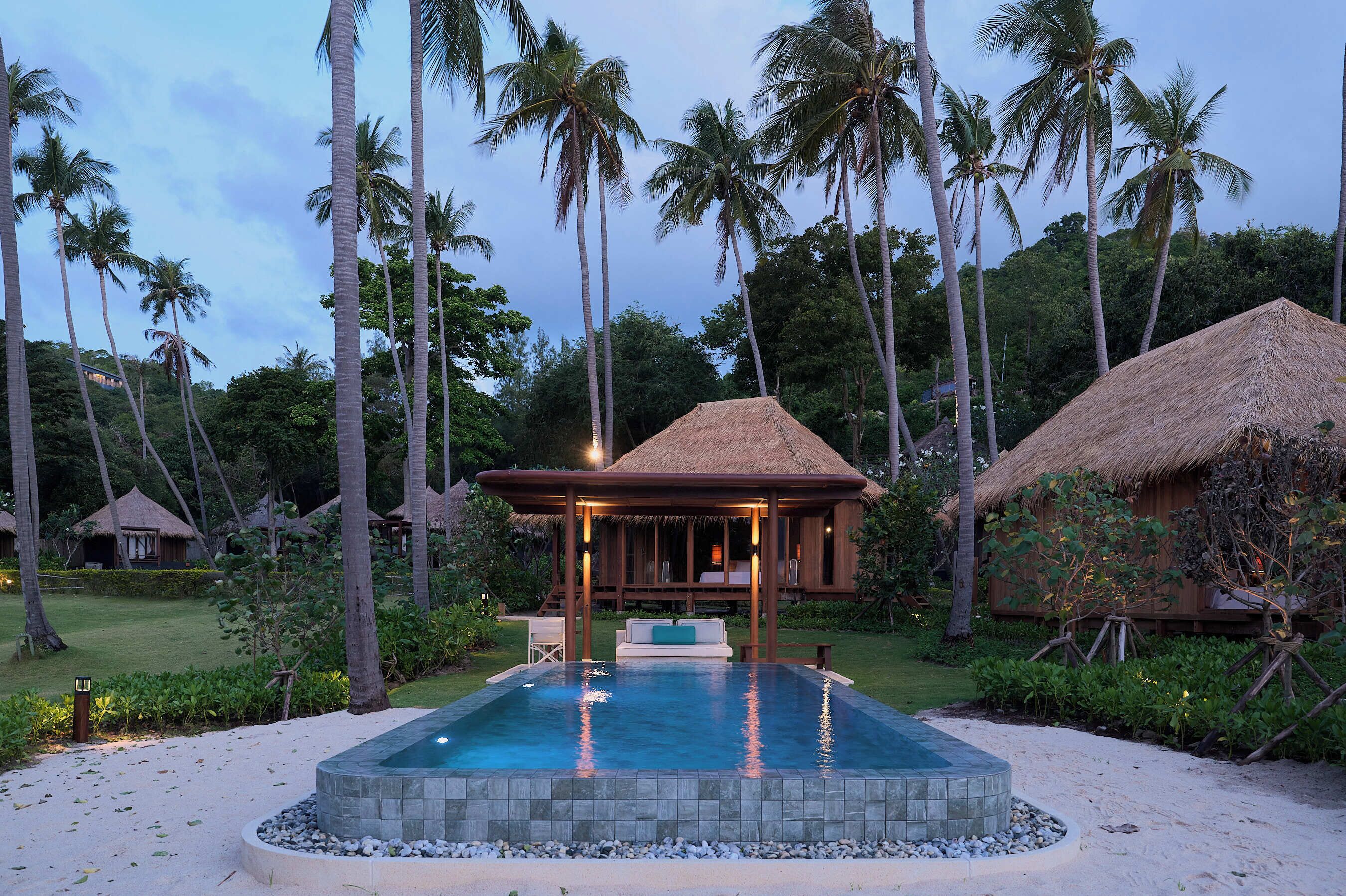 Castaway Beach Fron Pool Villa 1 Bedroom | Minibar, in-room safe, individually decorated, blackout drapes