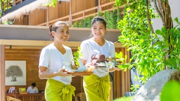 Aromatherapie, Thai-Massagen, Gesichtsbehandlungen