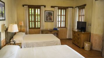 Minibar y caja de seguridad en la habitación