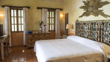 Een minibar, een kluis op de kamer, een strijkplank/strijkijzer