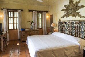 Een minibar, een kluis op de kamer, een strijkplank/strijkijzer