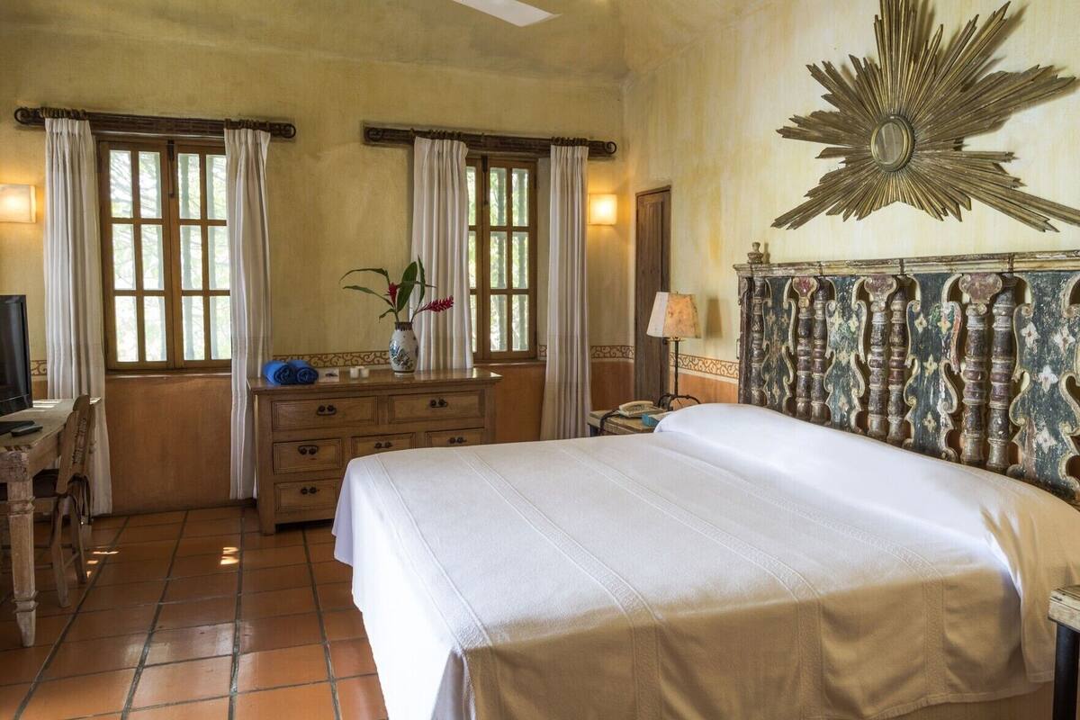 Minibar, in-room safe, iron/ironing board (on request), WiFi (free)