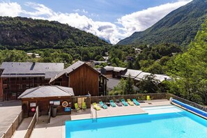 Seasonal outdoor pool - Résidence Vacancéole Le Domaine de la Vallée d'Ax (Ax-les-Thermes)