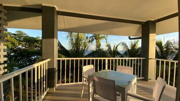 Kahden hengen standard-huone (kaksi sänkyä), 2 yhden hengen sänkyä, merinäköala | Ylelliset vuodevaatteet, pillowtop-patjalliset sängyt, minibaari