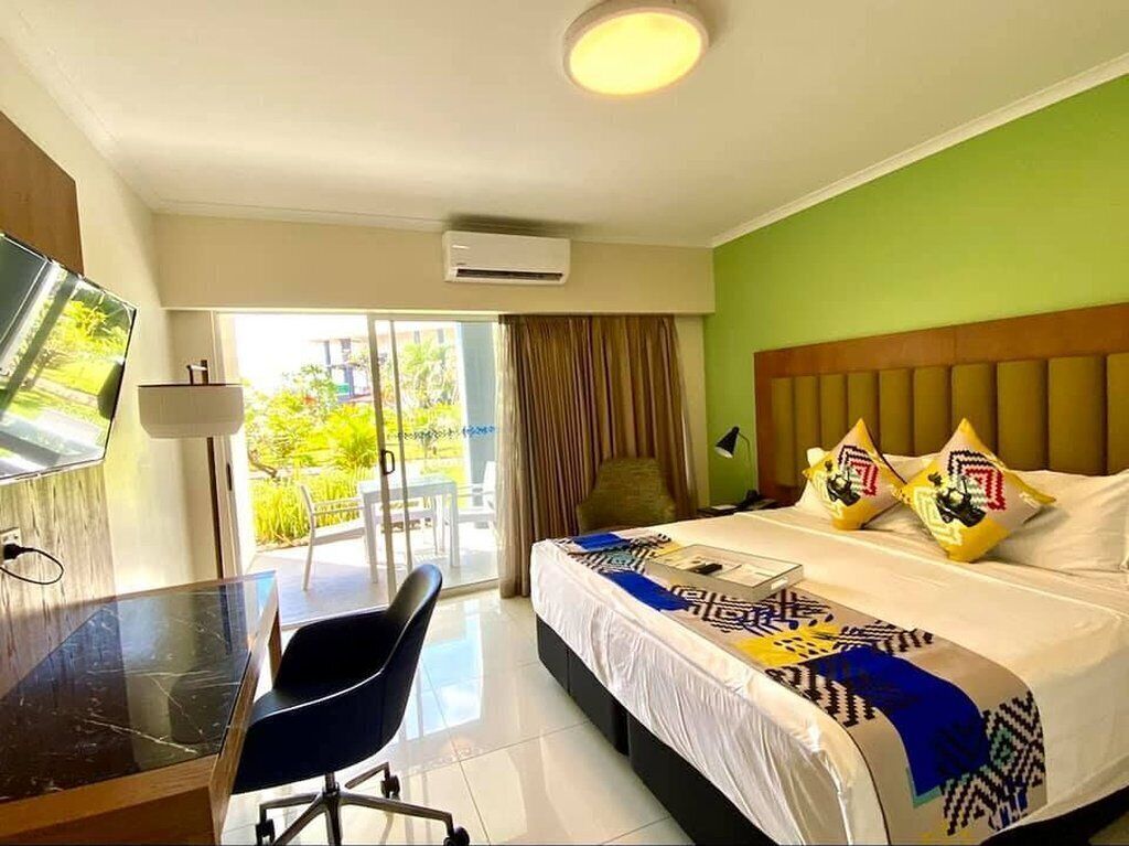 premium bedding, pillow-top beds, minibar, in-room safe