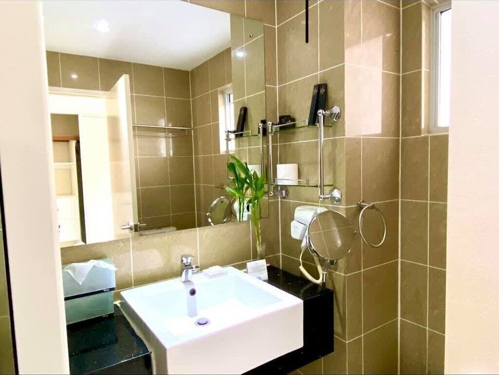 premium bedding, pillow-top beds, minibar, in-room safe