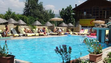 Outdoor pool, open 9:00 AM to 8:00 PM, pool loungers