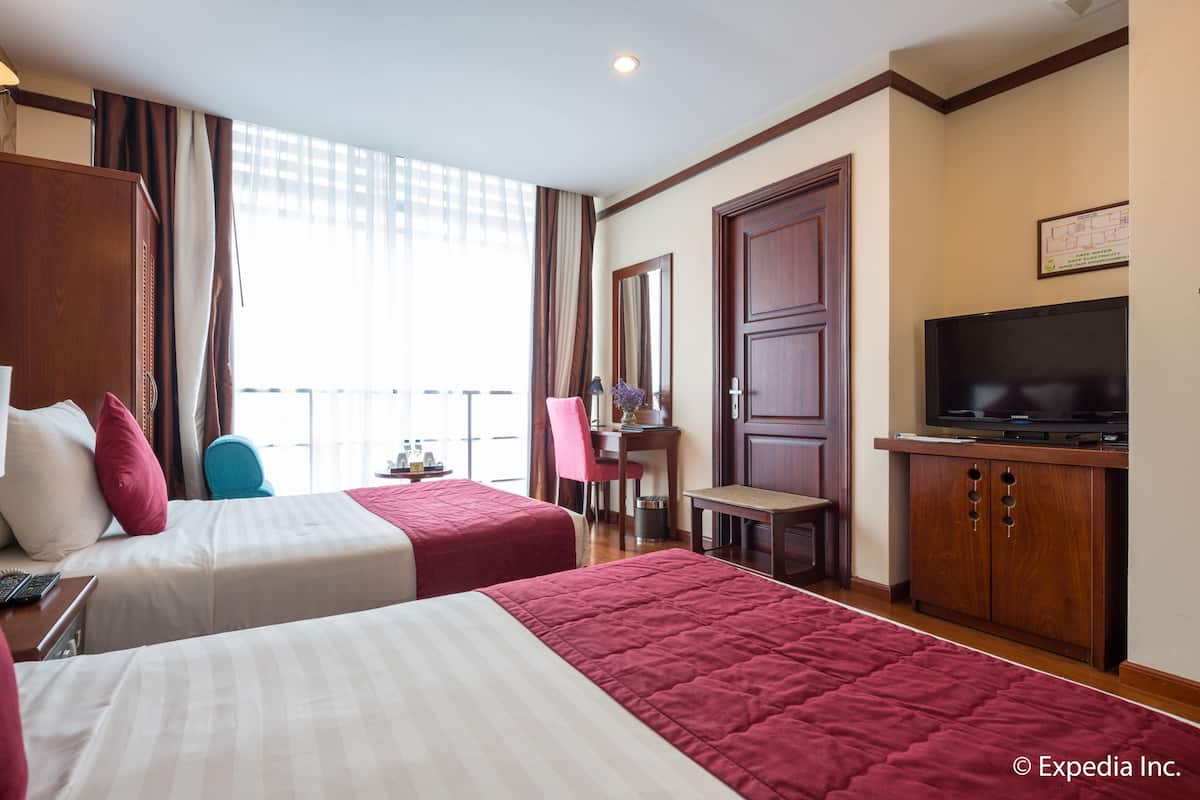 Quarto família | Roupas de cama premium, frigobar, cofres nos quartos, escrivaninha