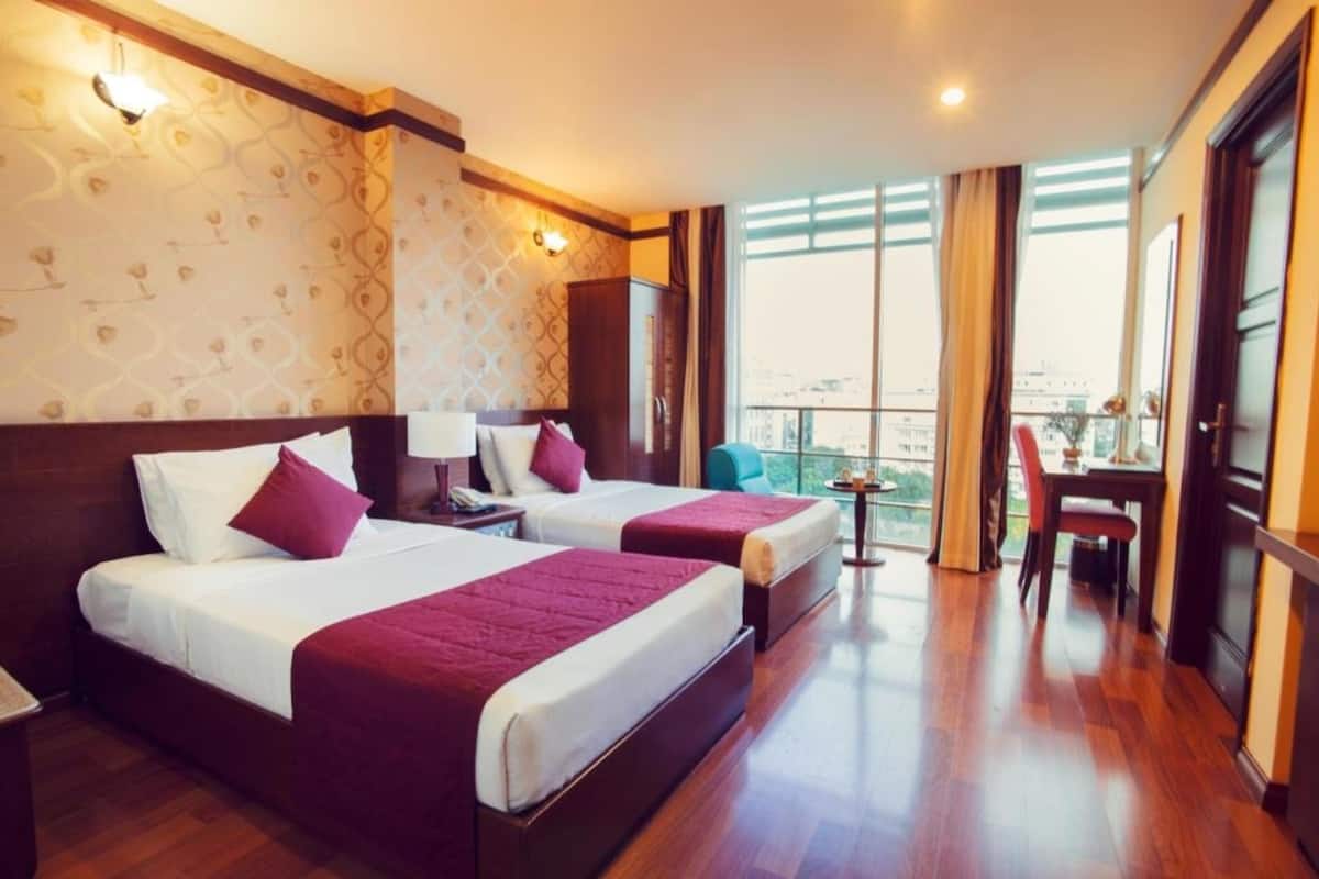 Quarto duplo premium, vista para o parque | Roupas de cama premium, frigobar, cofres nos quartos, escrivaninha