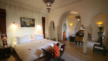 Oriental Pearl Royal Suite | 1 bedroom, premium bedding, minibar, in-room safe