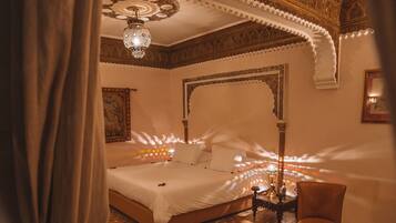 Suite – junior, 1 dobbeltseng | 1 soverom, sengetøy av topp kvalitet, minibar og safe på rommet