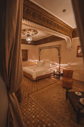 1 habitación, ropa de cama de alta calidad y minibar 