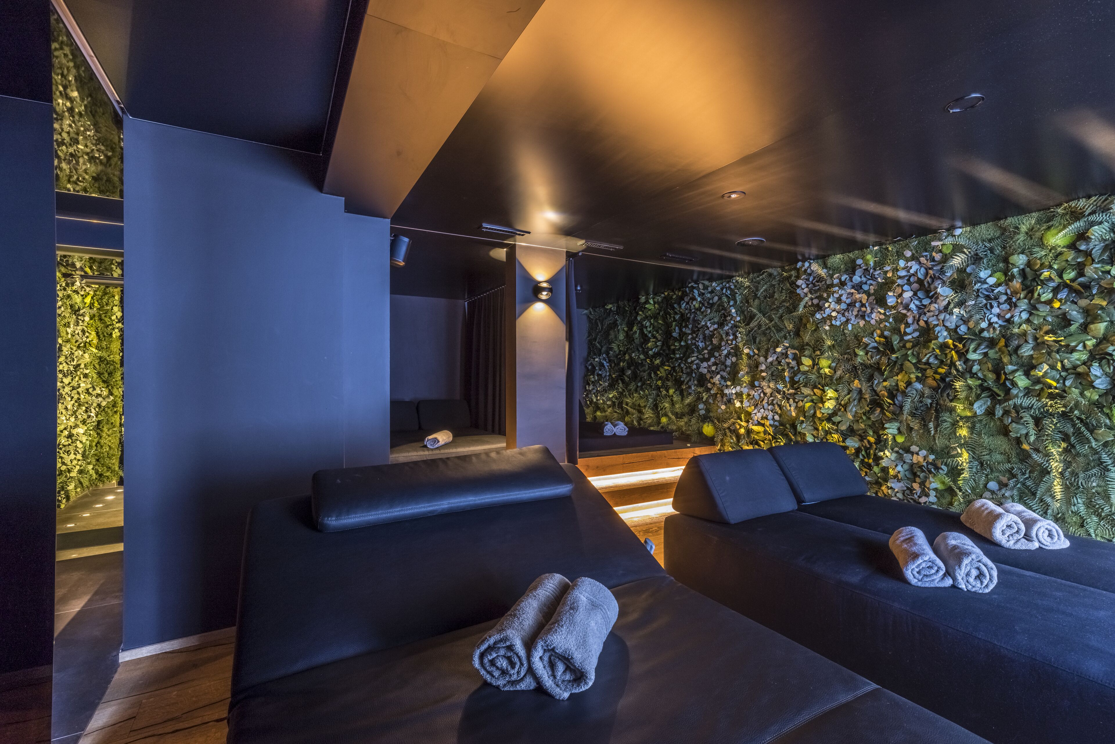 sauna, turkish bath/hammam, hot stone massages, swedish massages