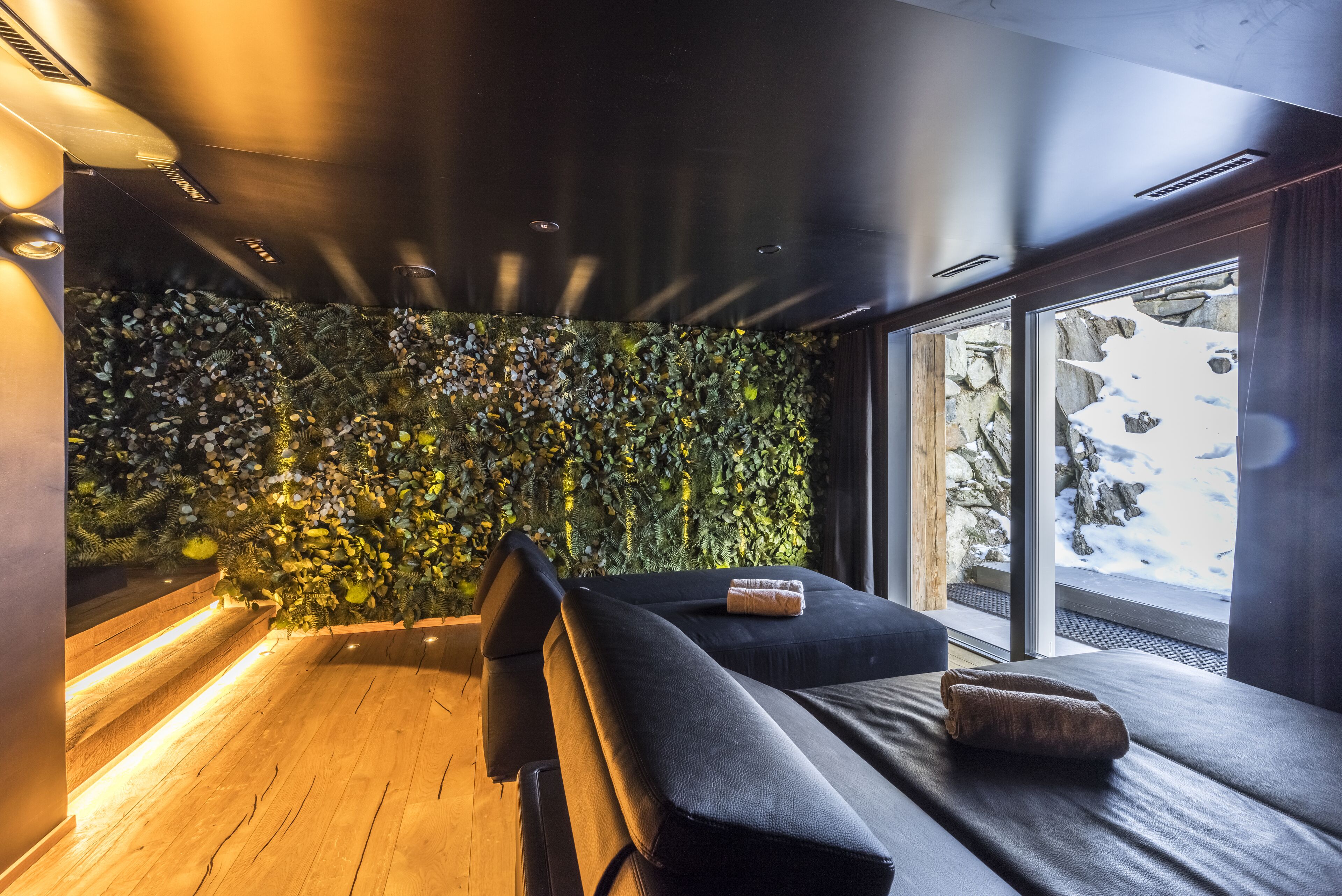 sauna, turkish bath/hammam, hot stone massages, swedish massages