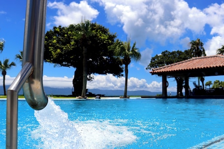 Seasonal outdoor pool