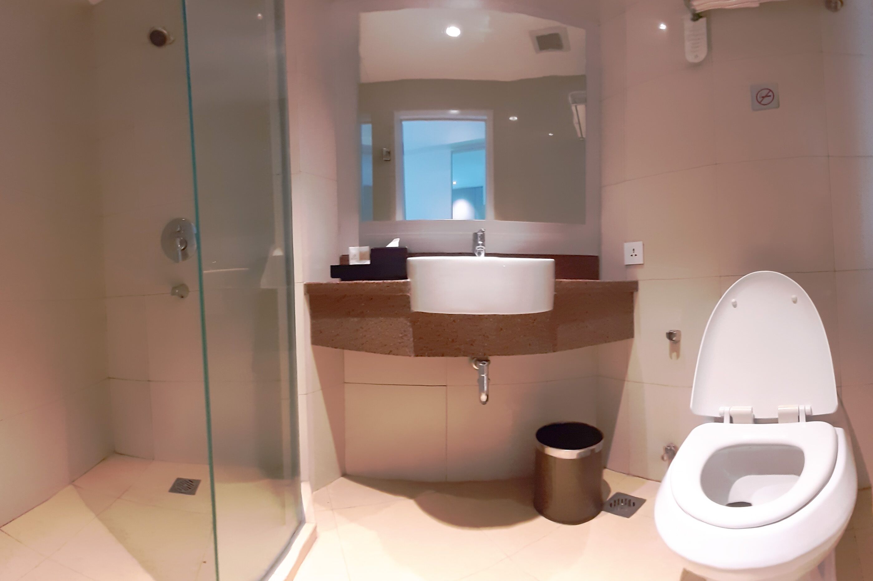 superior double room, 1 queen bed | bathroom | shower, free toiletries, hair dryer, slippers