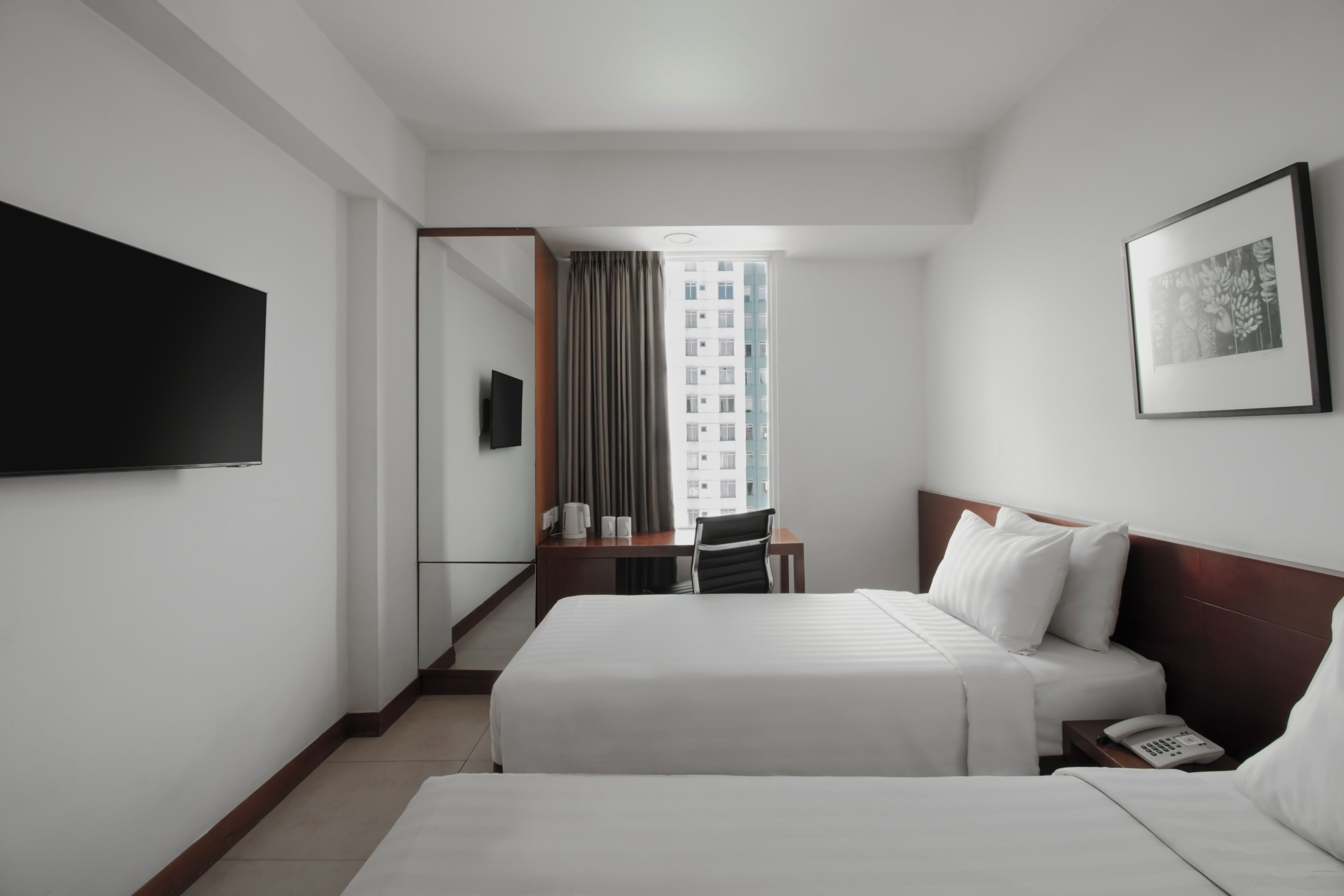 Standard Room, 2 Twin Beds | Premium bedding, desk, free WiFi, alarm clocks