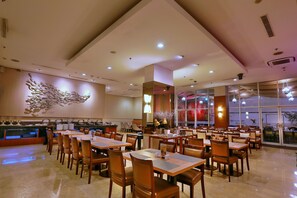 Frühstück, Mittagessen, indonesische Küche, Speisen im Freien 