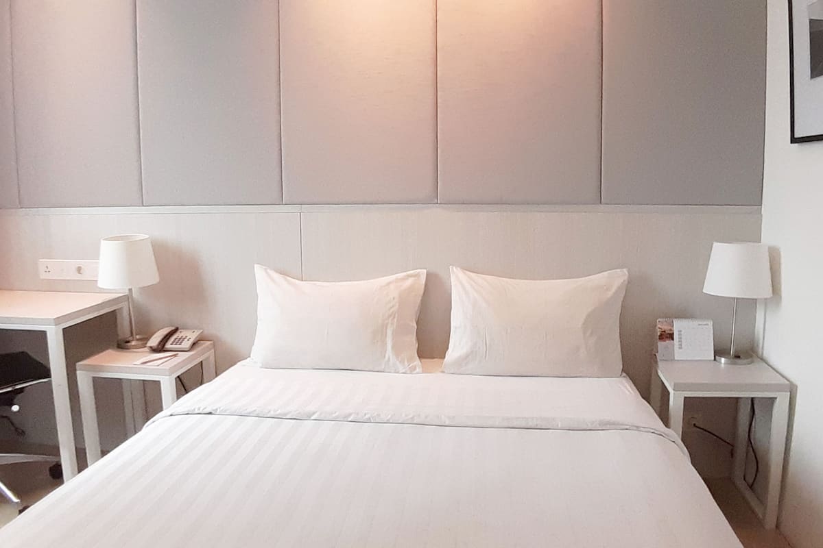 superior double room, 1 queen bed | 1 bedroom, premium bedding, desk, free wifi