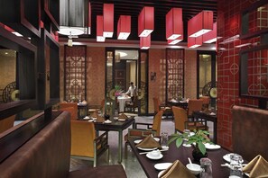 4 restaurants; breakfast, lunch and dinner served  - Lake View Hotel (Beijing)