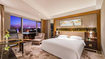 Down duvets, in-room safe, desk, blackout curtains