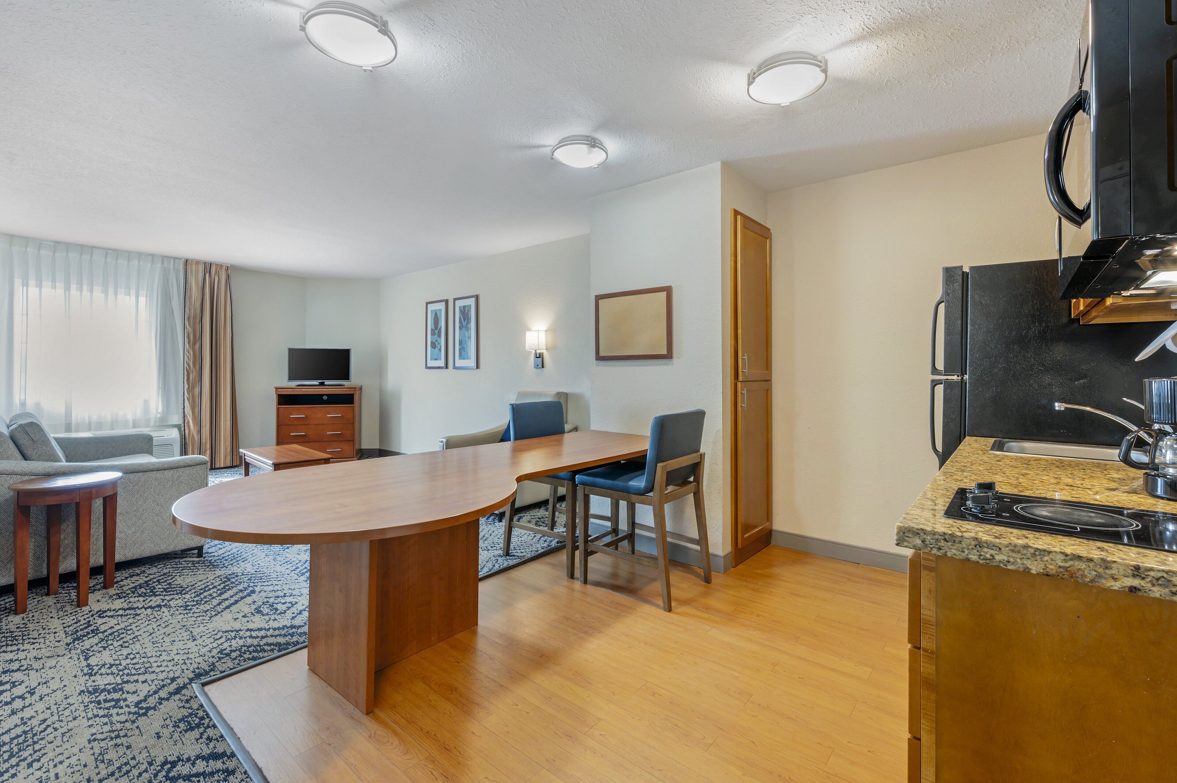 suite, 1 bedroom | in-room safe, desk, laptop workspace, soundproofing