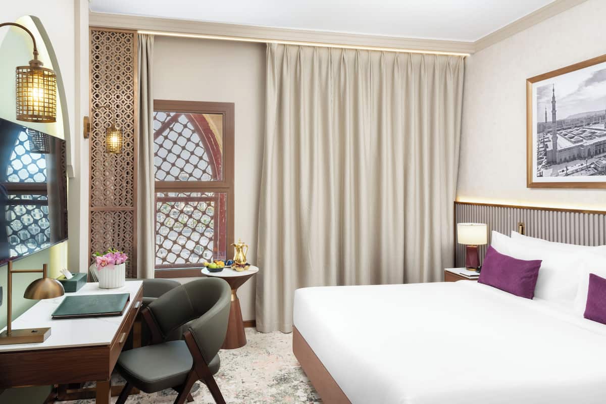 Standard Double Room Haram View | 1 bedroom, in-room safe, desk, soundproofing
