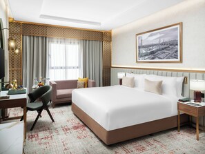 Safe på rommet, skrivebord, lydisolert og strykejern/-brett