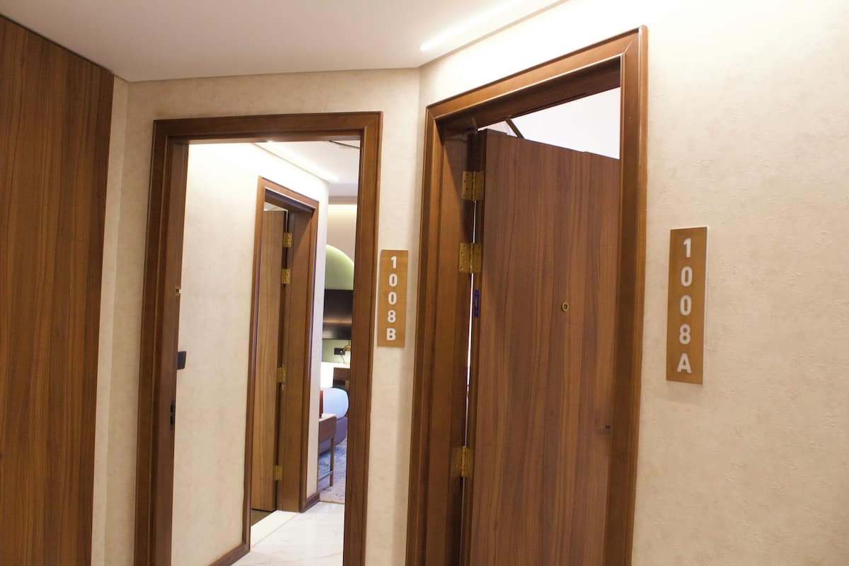 Suite estudio Deluxe | 1 habitación, caja de seguridad en la habitación y escritorio