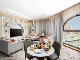 Al Raihan Suite | In-room safe, desk, soundproofing, iron/ironing board