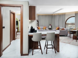 Al Raihan Suite | 1 bedroom, in-room safe, desk, soundproofing