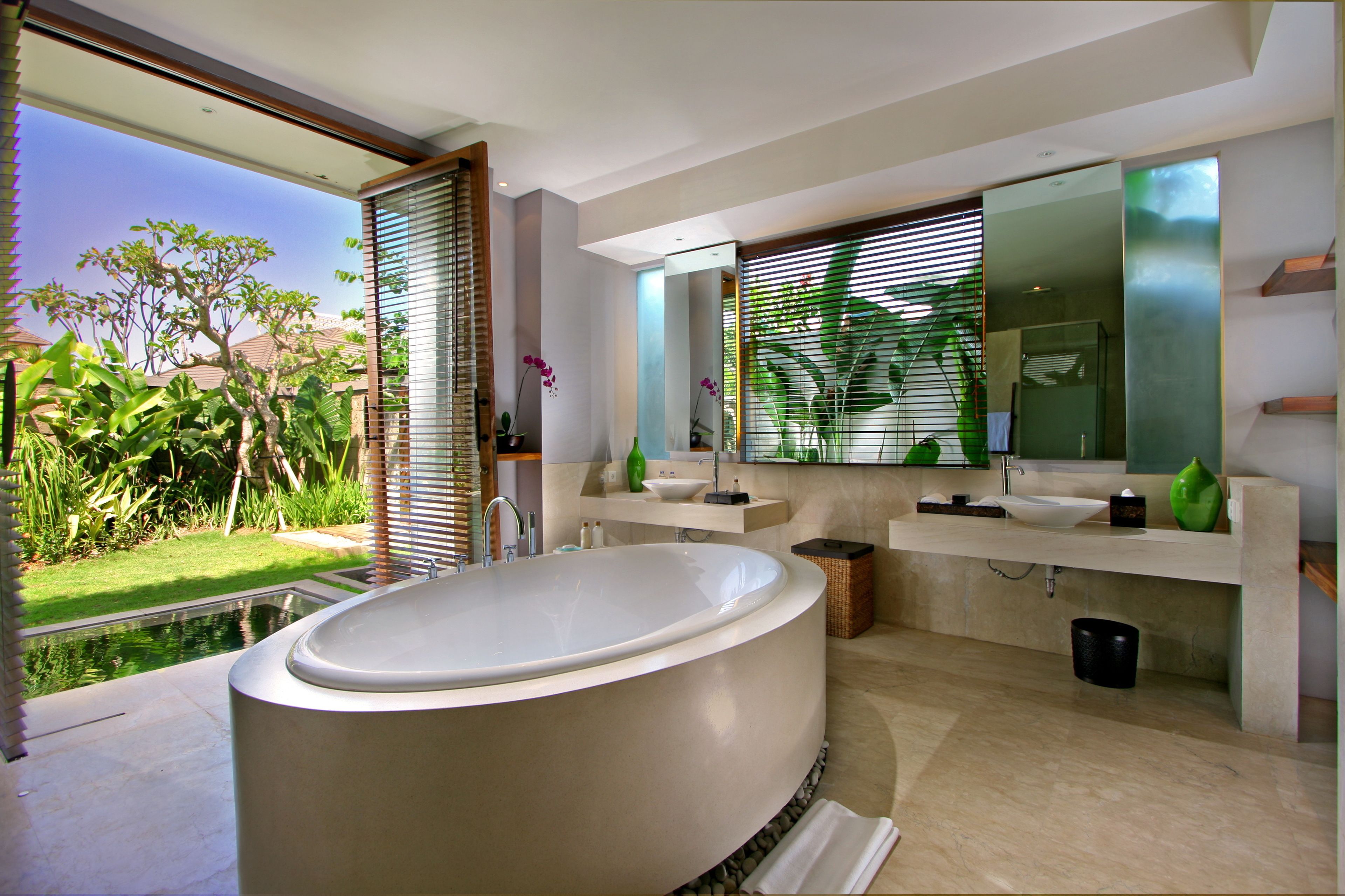 deep-soaking bathtub