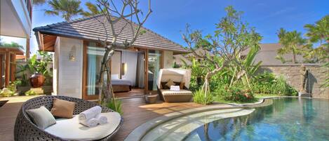 Four-Bedroom Villa with Private Pool | Buitenzwembad | Een binnenzwembad, een buitenzwembad