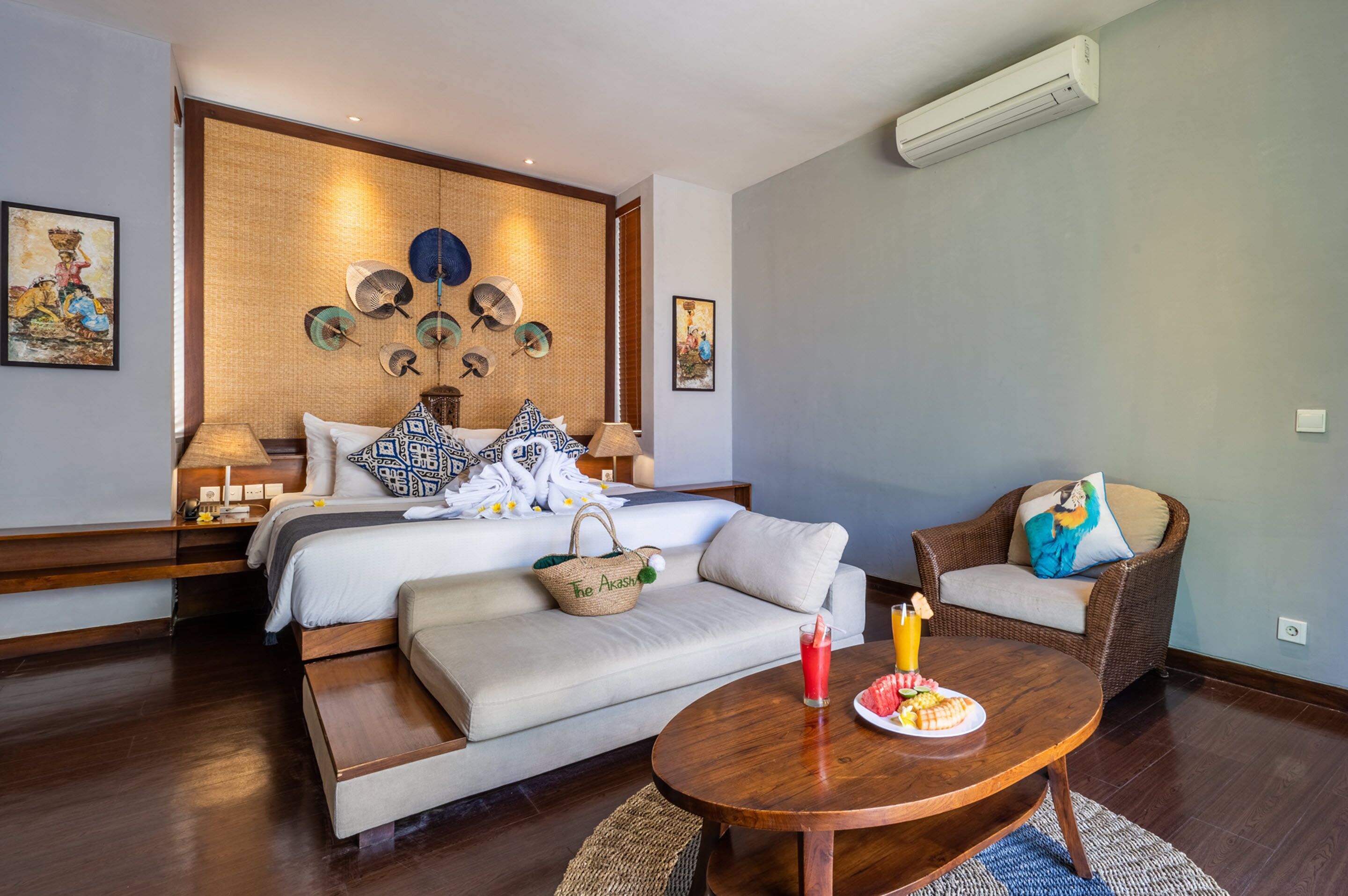 Caja fuerte, mobiliario individual, escritorio