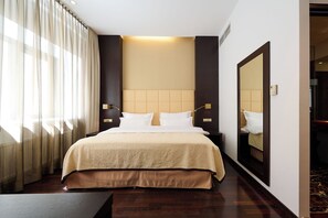 普通套房, 1 張特大雙人床 | 高級寢具、客房內保險箱、遮光布/窗簾、熨斗/熨衣板