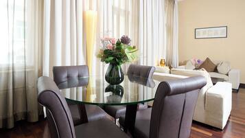 Executive Suite | In-room dining